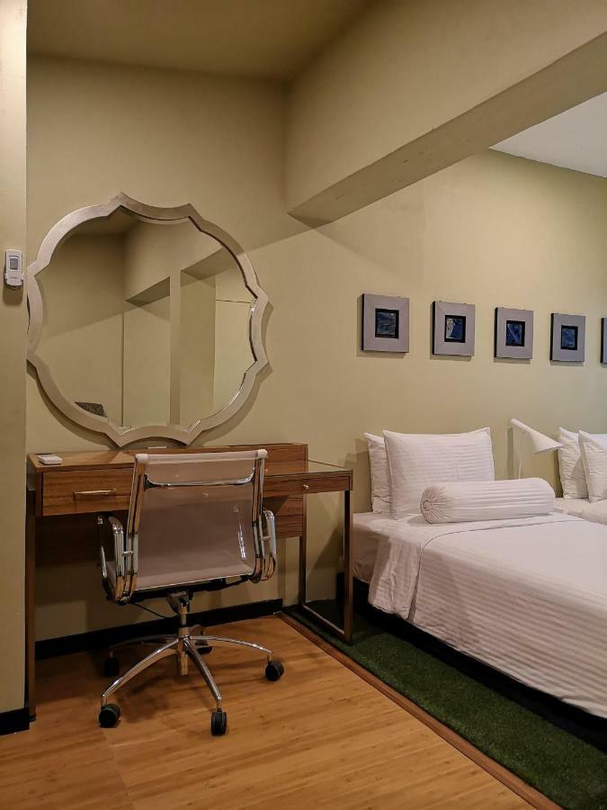 Duplex Family,904376662:JPEG